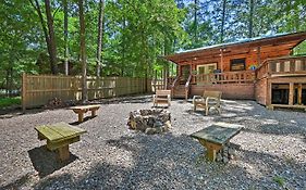 Broken Bow Azalea House - Forest Gem With Hot Tub!
